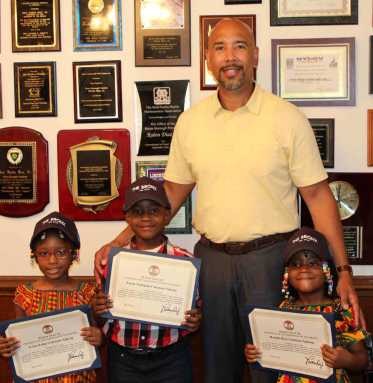 BP Diaz Gives Community Service Award To Youth