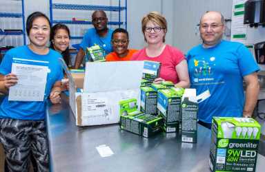Con Edison Packs LED Lightbulbs