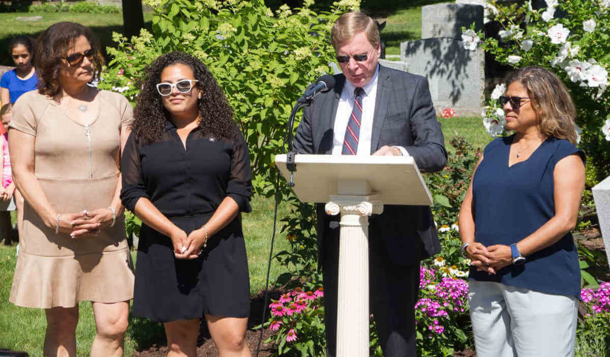 Woodlawn Cemetery Honors Celia Cruz’s Legacy|Woodlawn Cemetery Honors Celia Cruz’s Legacy