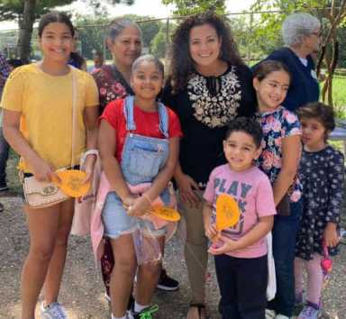 Assemblywoman Fernandez gives away school supplies