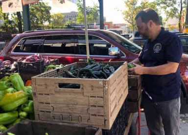 Senator visits farmers market in Parkchester