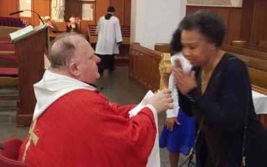 St. Helena venerates cross