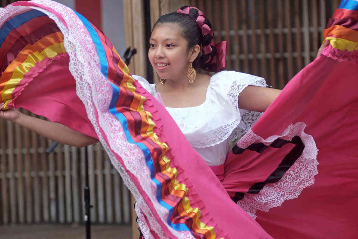 Live performances at Willis Avenue Garden|Live performances at Willis Avenue Garden