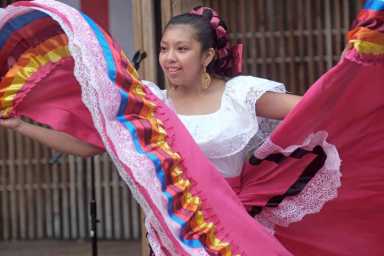 Live performances at Willis Avenue Garden|Live performances at Willis Avenue Garden