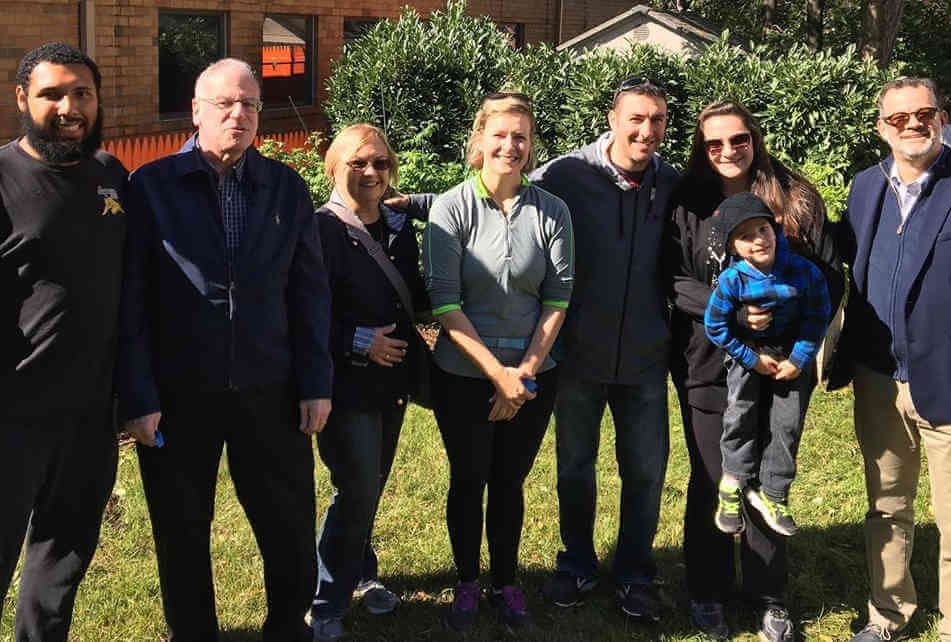 Assemblyman Dinowitz visits KHCC for annual Family Volunteer Day