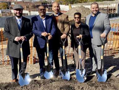 Groundbreaking ceremony for La Peninsula attended by Salamanca