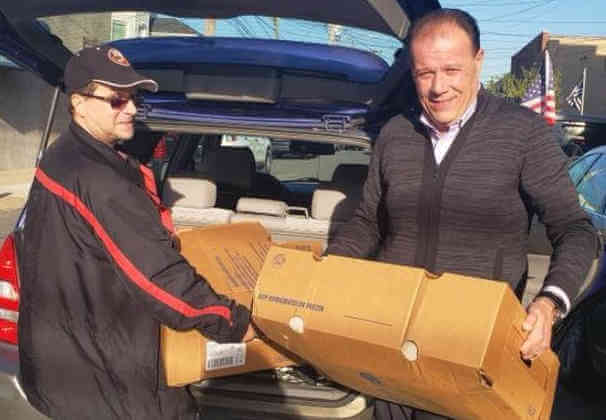 Gjonaj, Allerton Merchants, Pel. Parkway and TN Houses host turkey giveaway