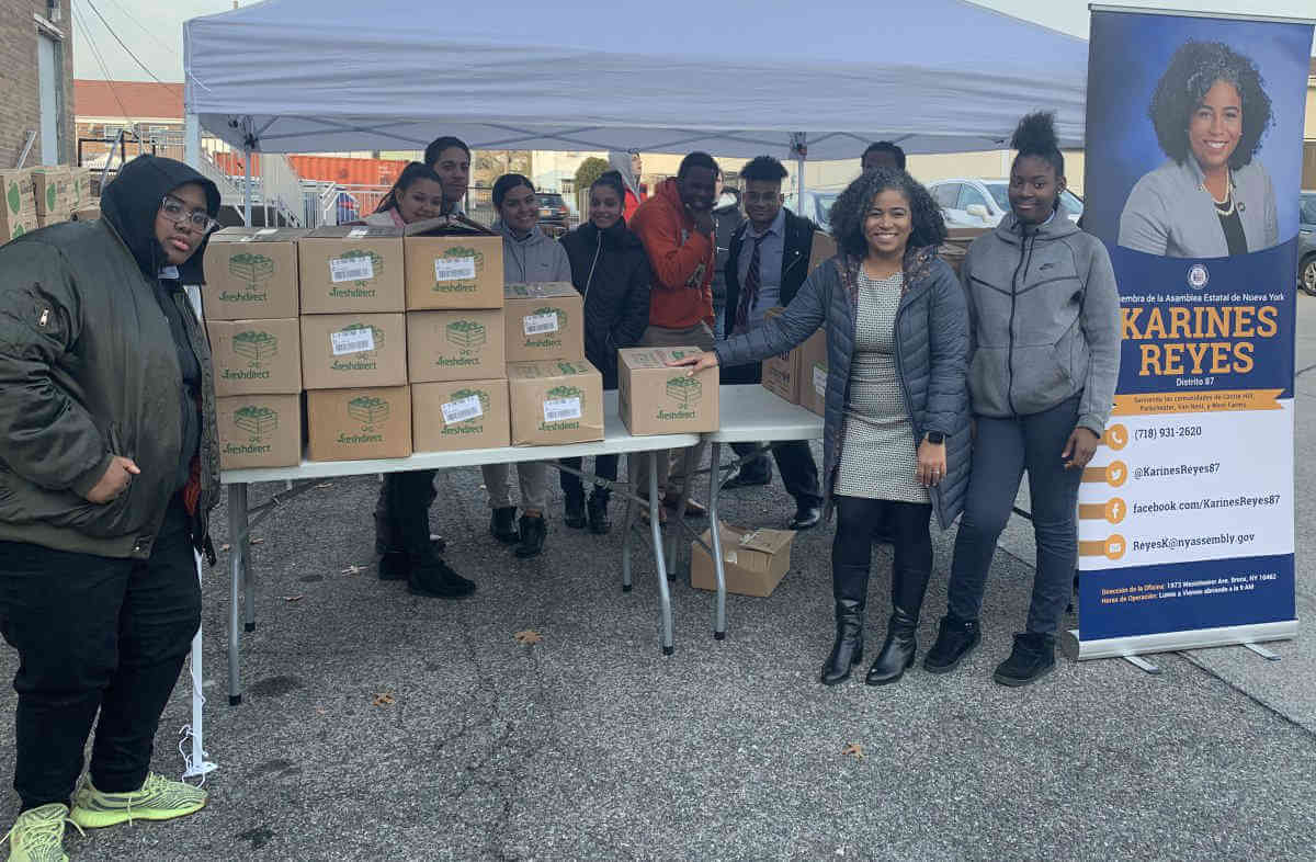Turkey giveaway held by Reyes, Blake for Thanksgiving