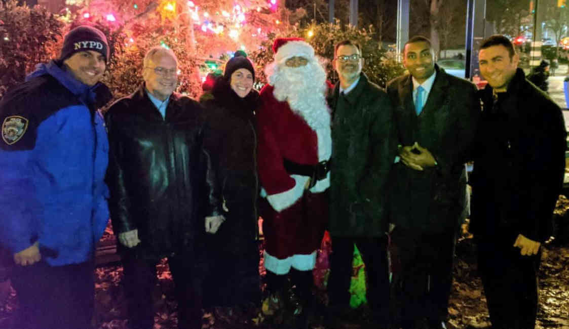 Jerome-Gun Hill BID’s tree lighting attended by Dinowitz