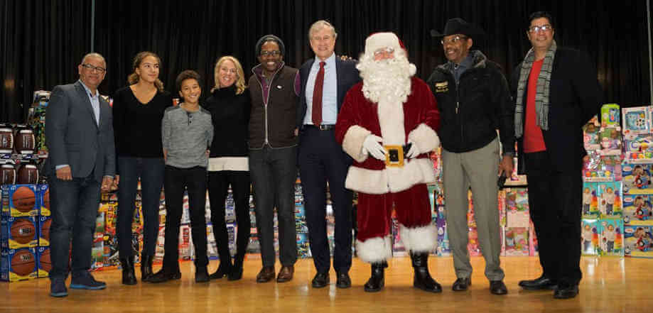 I.S. 131 Students Enjoy Christmas In The Bronx