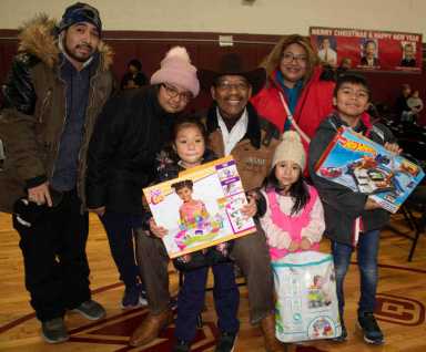 BP Diaz gives out gifts to kids at Christmas toy drive event|BP Diaz gives out gifts to kids at Christmas toy drive event|BP Diaz gives out gifts to kids at Christmas toy drive event|BP Diaz gives out gifts to kids at Christmas toy drive event|BP Diaz gives out gifts to kids at Christmas toy drive event|BP Diaz gives out gifts to kids at Christmas toy drive event