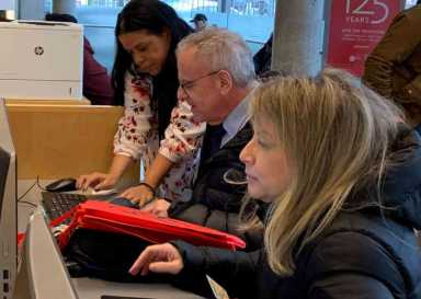 IDNYC renewal event held at Kingsbridge Library