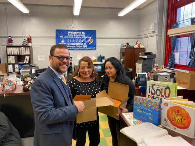 Assemblyman Sepulveda donates pencils to P.S. 333, supports ’One Million Pencils’ initiative
