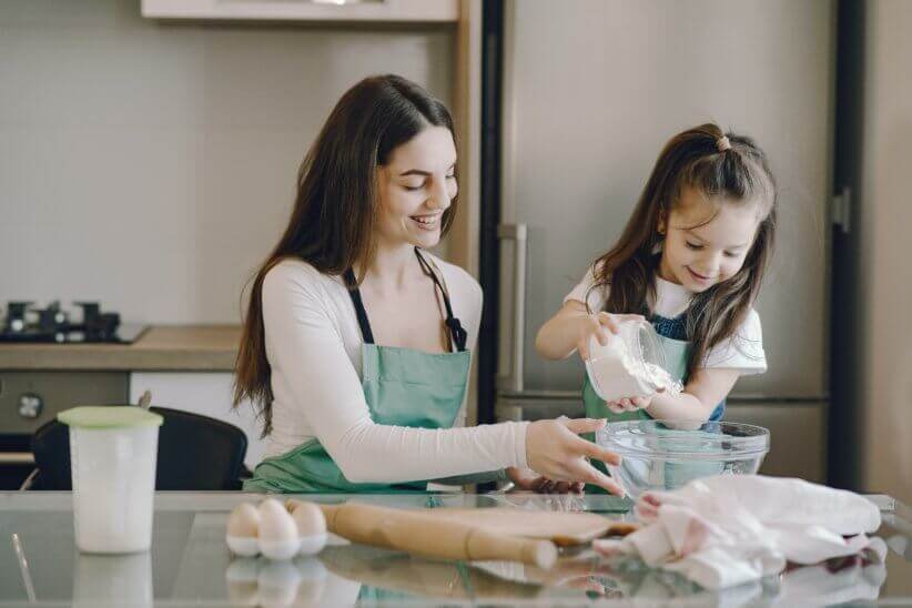 photo-of-girl-pouring-flour-on-bowl-4149028-822×548