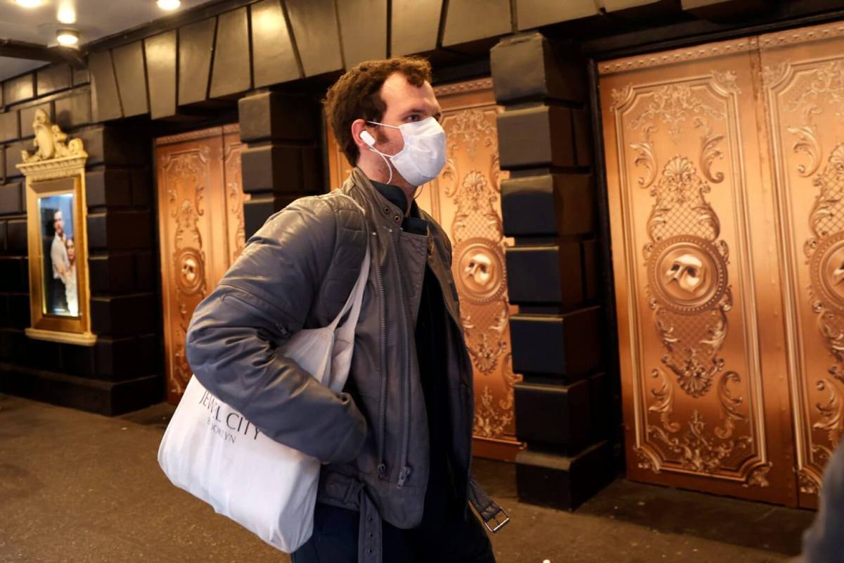 2020-05-06T170526Z_2_LYNXMPEG451P9_RTROPTP_4_HEALTH-CORONAVIRUS-THEATRE-1536×1024