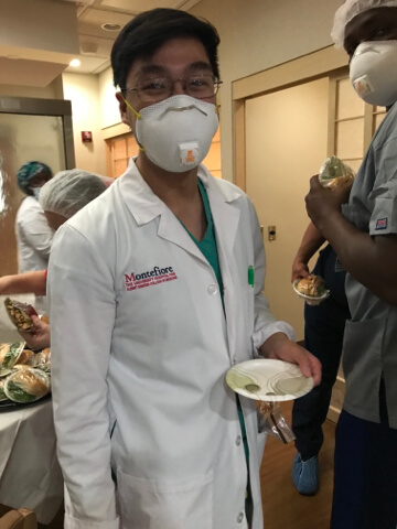 Barasch-McGarry-delivers-lunch-to-front-line-health-care-providers-at-Montefiore-Medical-Center-2