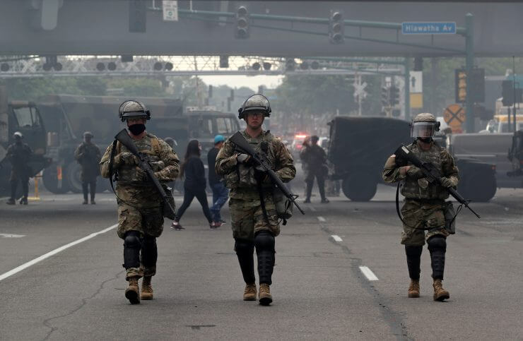 2020-05-29T155842Z_1_LYNXMPEG4S1P7_RTROPTP_4_MINNEAPOLIS-POLICE-740×483