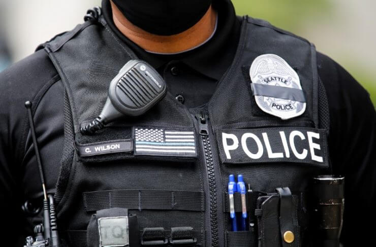 2020-06-05T170047Z_2_LYNXMPEG541RQ_RTROPTP_3_MINNEAPOLIS-POLICE-PROTESTS-SEATTLE-740×487