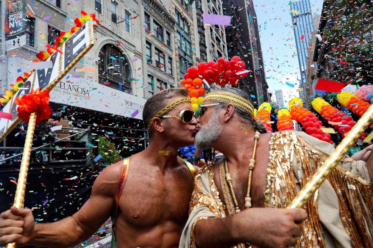 2020-06-11T130404Z_2_LYNXMPEG5A14A_RTROPTP_4_GAY-PRIDE-1536×1024
