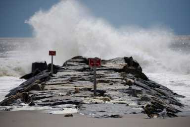 2016-09-05T120000Z_718740183_D1AETZPAIRAB_RTRMADP_3_STORM-HERMINE-1536×1025