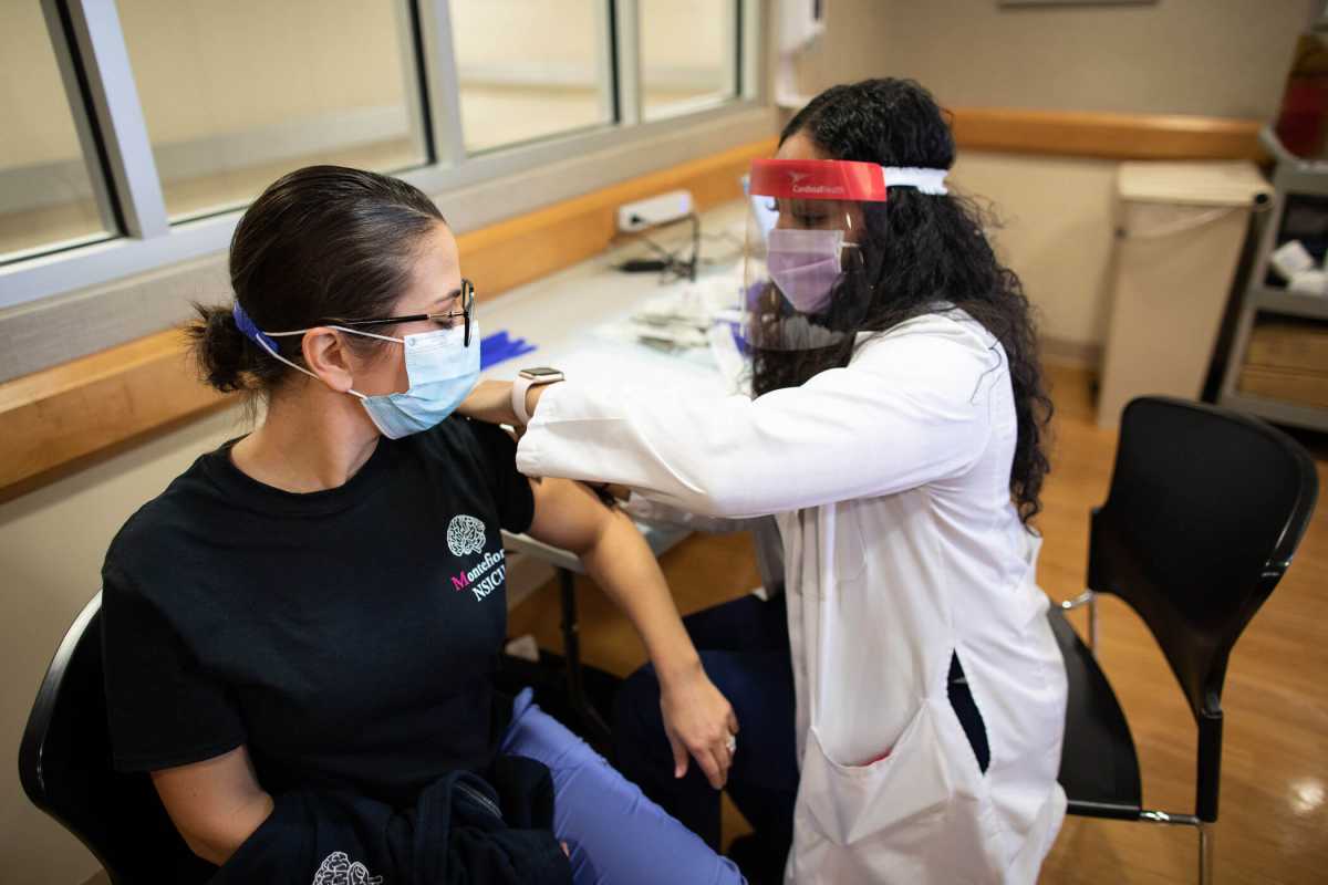 Ginagettingvaccinated