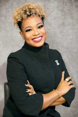 Lesleigh_Irish-Underwood_Headshot_FINAL_2-21-2_300-DPI-1365×2048