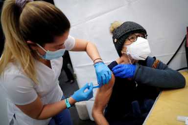 2021-09-26T195032Z_1_LYNXMPEH8P0BS_RTROPTP_4_HEALTH-CORONAVIRUS-MODERNA-1200×800