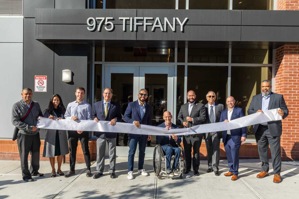 20211022_975TiffanyRibbonCutting-7995