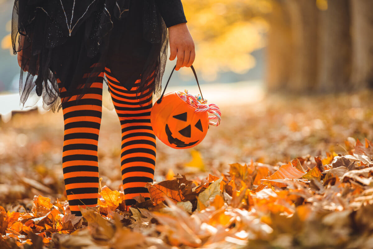 Little girl in Halloween costumes goes to trick or treating