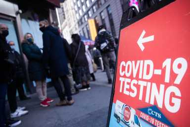 106984842-1638795425843-gettyimages-1237038606-NYC_OMICRON