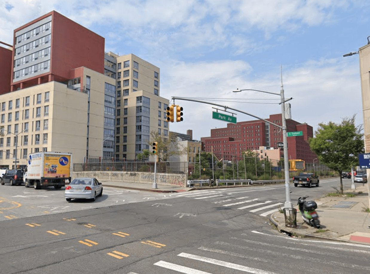 Pedestrian succumbs to injuries following East Tremont crash Bronx Times
