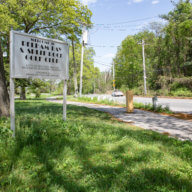 sign for golf course next to Shore Road