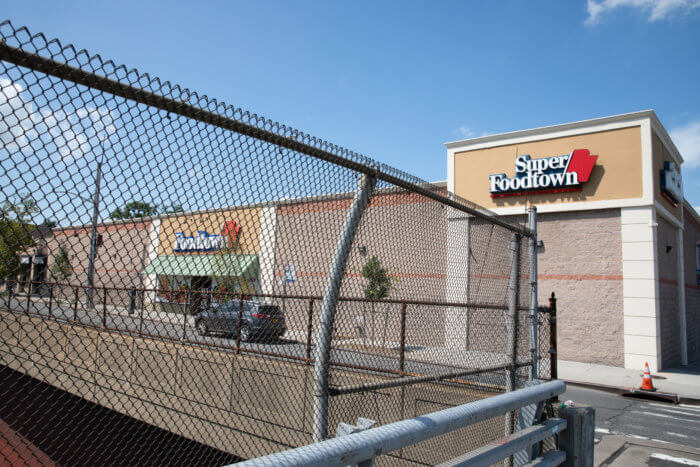 Foodtown bruckner boulevard around fence