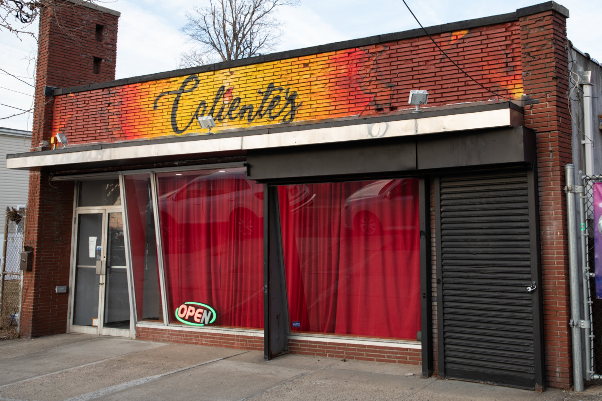 the outside of the restaurant Caliente's