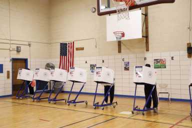 Voters hit the polls in the Bronx on Tuesday, Nov. 8, 2022.
