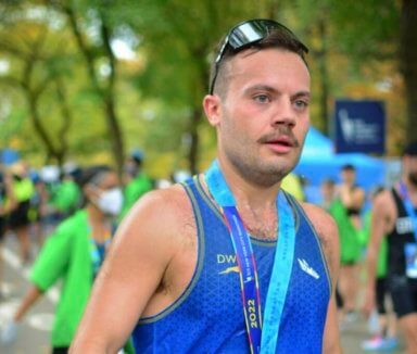 Daniel Masterson crosses the finish line with a time of 2:39:49 and a pace per mile at 6:06, placing 99 out of 47,746 participants.