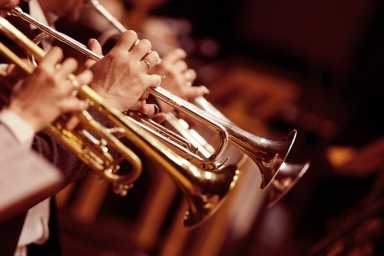 Hands trumpeters