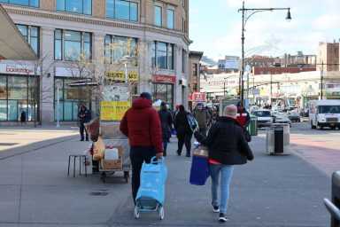 Fordham community leaders are putting the blame on the city’s Department of Transportation for failing to find vendors to Fordham Plaza seven years after a $34 million renovation.