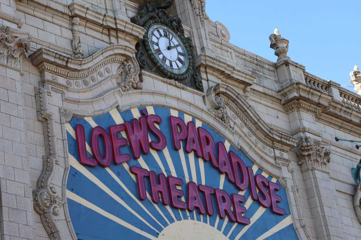 loewsparadise_sign_cu