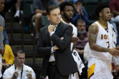 2021-11-28T191721Z_1994917055_MT1USATODAY17249362_RTRMADP_3_NCAA-BASKETBALL-ESPN-EVENTS-INVITATIONAL-KANSAS-VS-IONA-1200×800