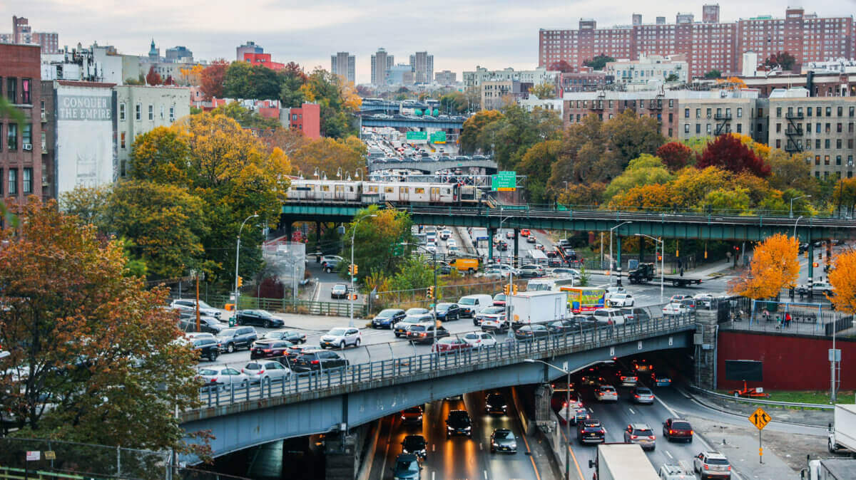 photo of cars on the expressway