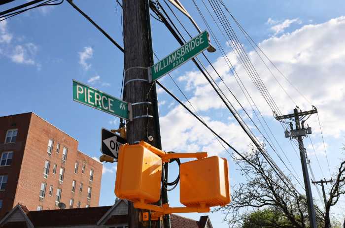 Williamsbridge Road and Pierce Avenue street signs
