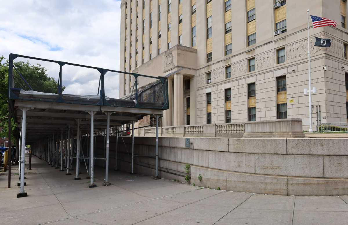 Bronx court scaffold