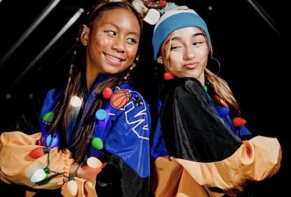 Jamie De La Cruz (left) posing for Junior Knicks photo