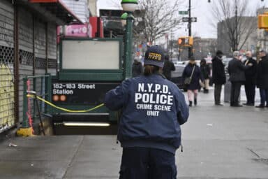 Man killed in dispute on Bronx subway