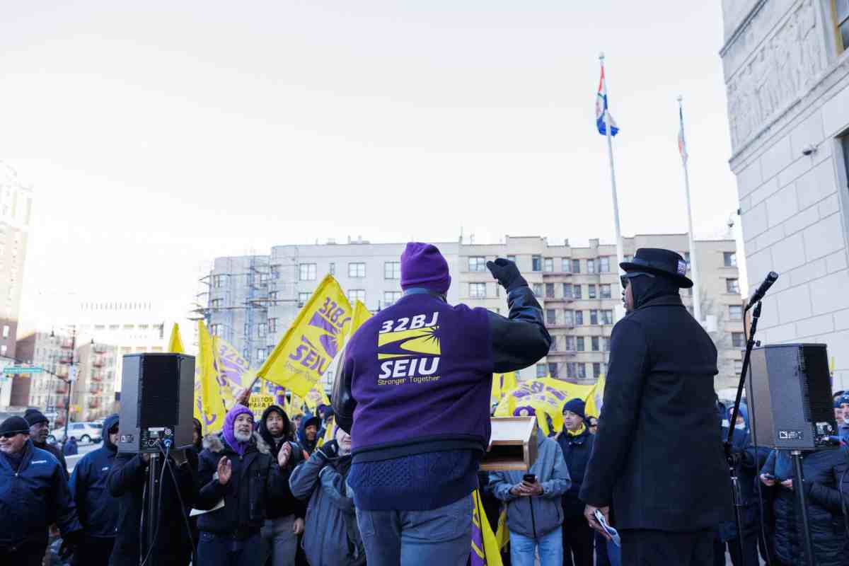 32BJ members gather during a strike authorization vote rally outside Bronx Supreme Court on Thursday, March 21, 2024.