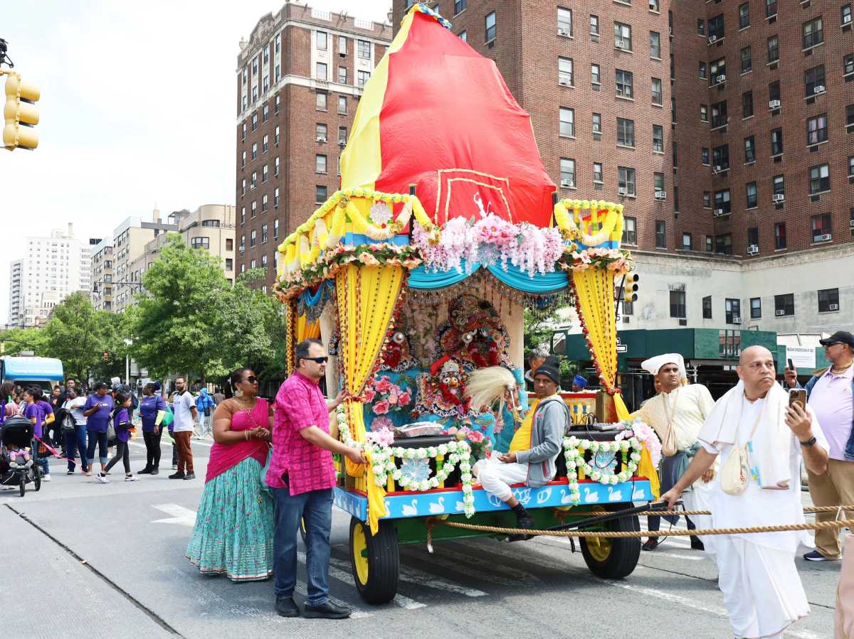 11bxparade_krishnachariot