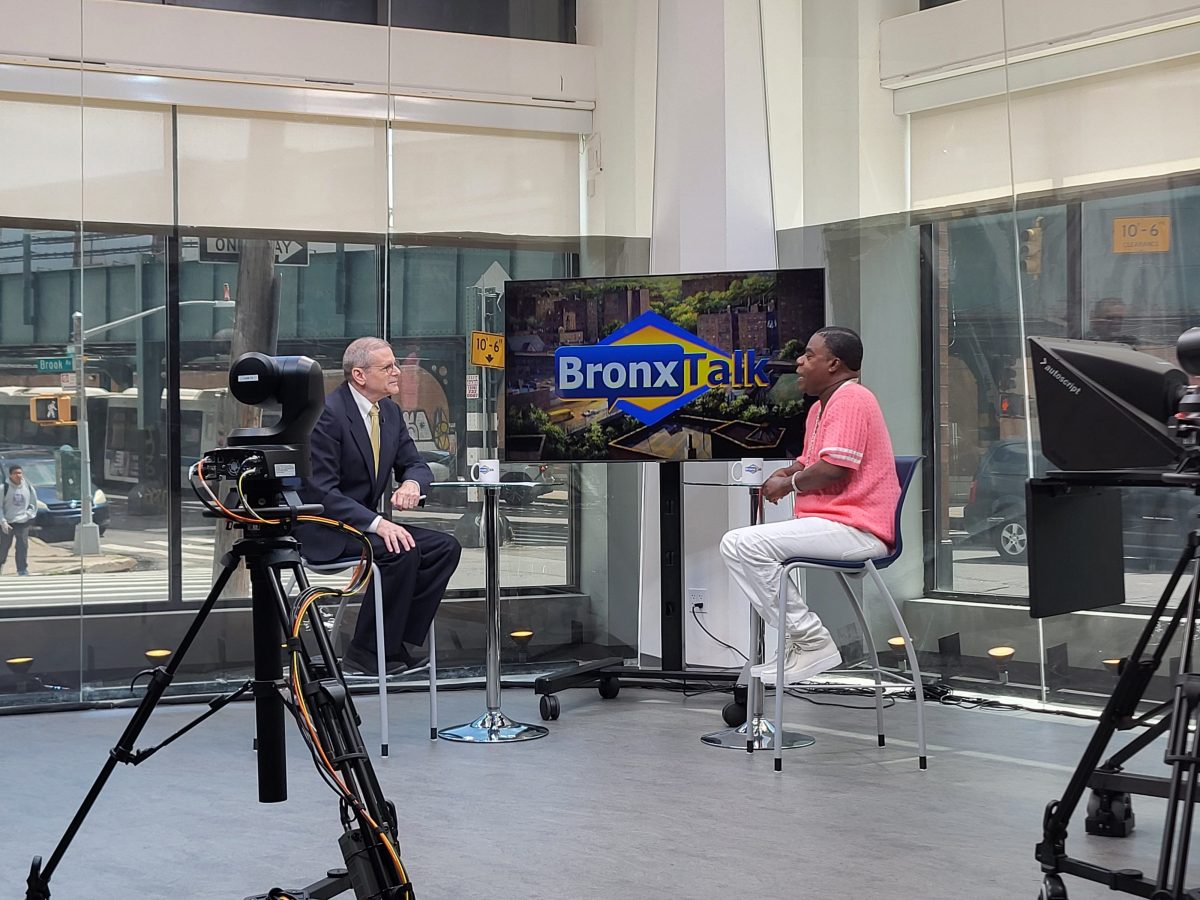 Tracy Morgan and Axelbank chat it up in BronxNet's South Bronx studio on May 8, 2024.