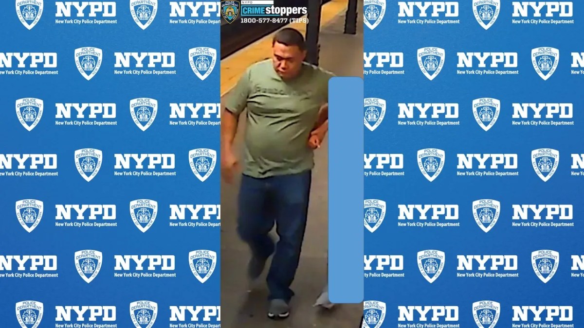 2677-24-Robbery-43-pct-td-12-10-10-24-NYPD-Crime-Stoppers