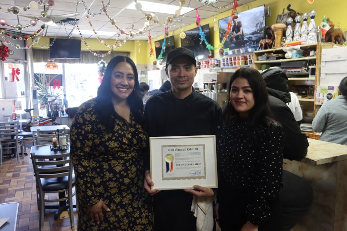 Majority Leader Amanda Farías honored the owners of Lulu's Coffee Shop on Castle Hills Avenue with a plaque on Small Business Saturday for its role in the community for nearly 40 years.